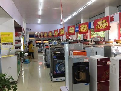 大批恭城人涌向24米街搶購家電，是沖動消費還是明智之選？